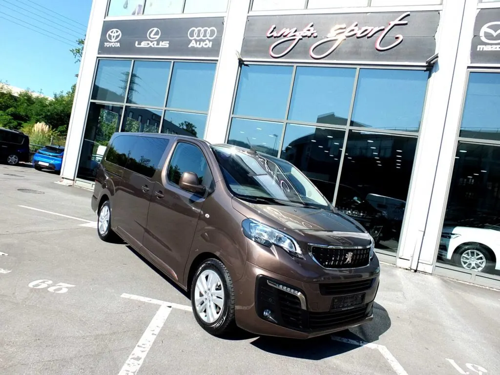 Peugeot Traveller 9 plazas