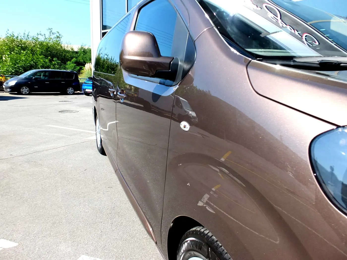Peugeot Traveller 9 plazas · foto 2