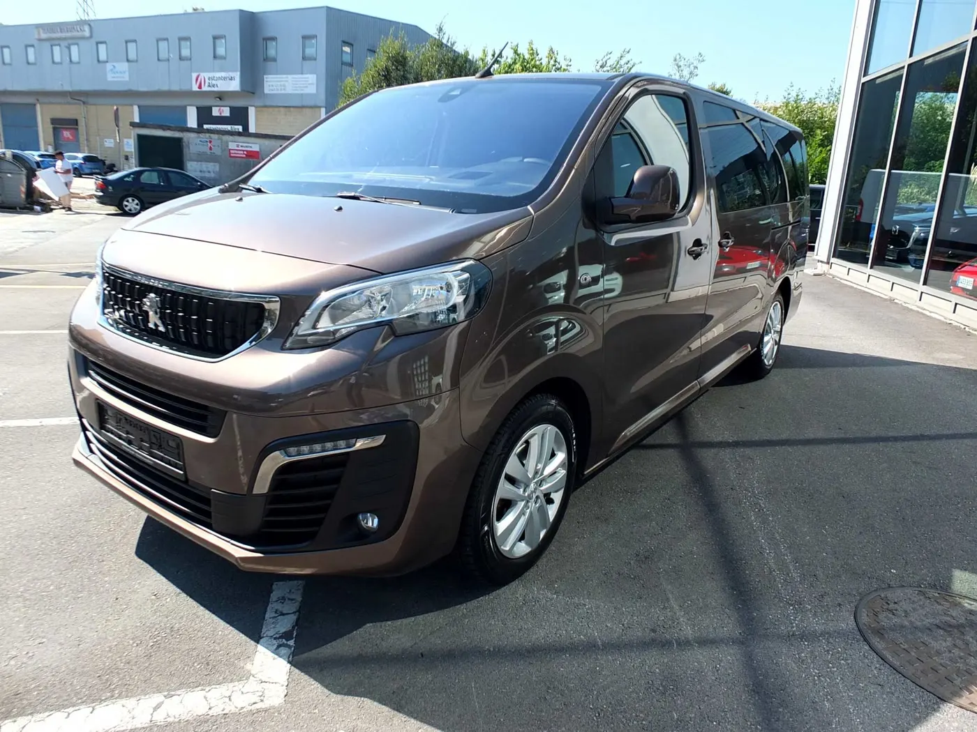 Peugeot Traveller 9 plazas · foto 7