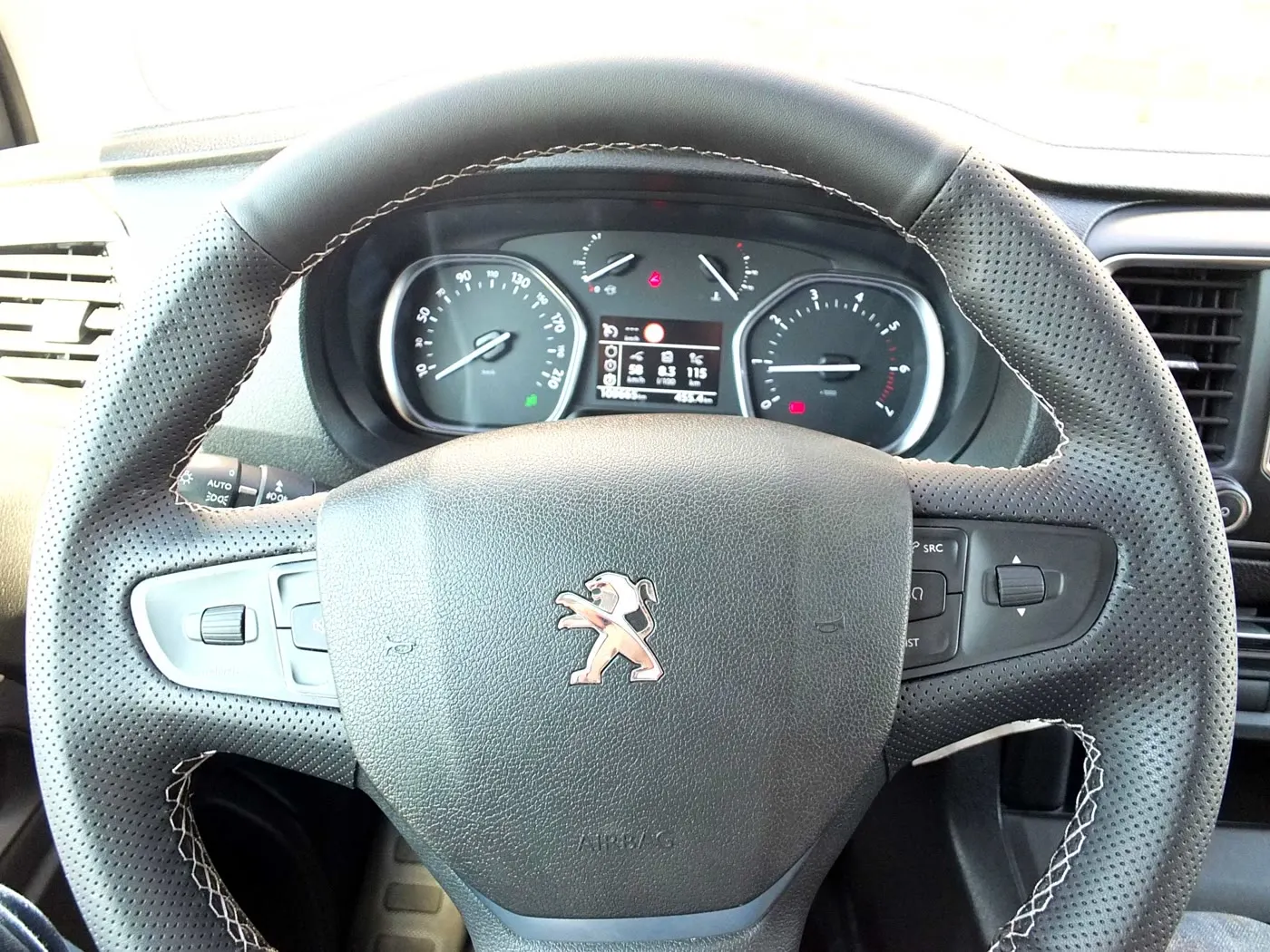 Peugeot Traveller 9 plazas · foto 10