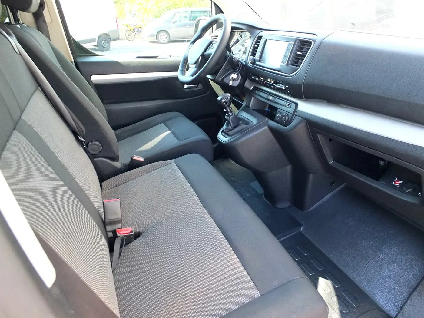 Peugeot Traveller 9 plazas · foto 11