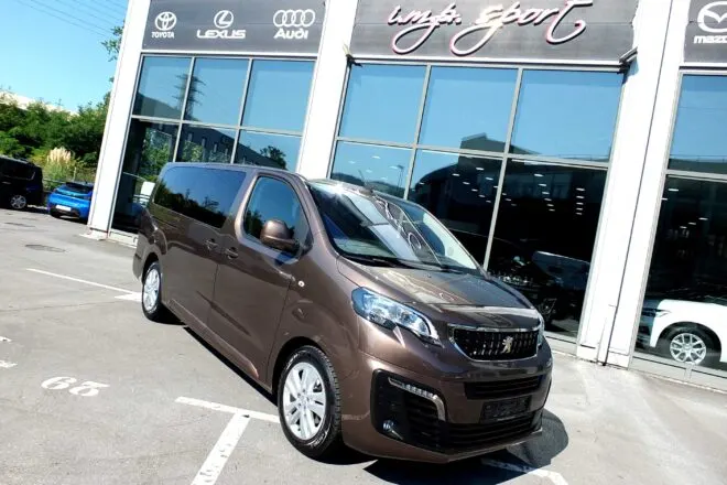 Peugeot Traveller 9 plazas