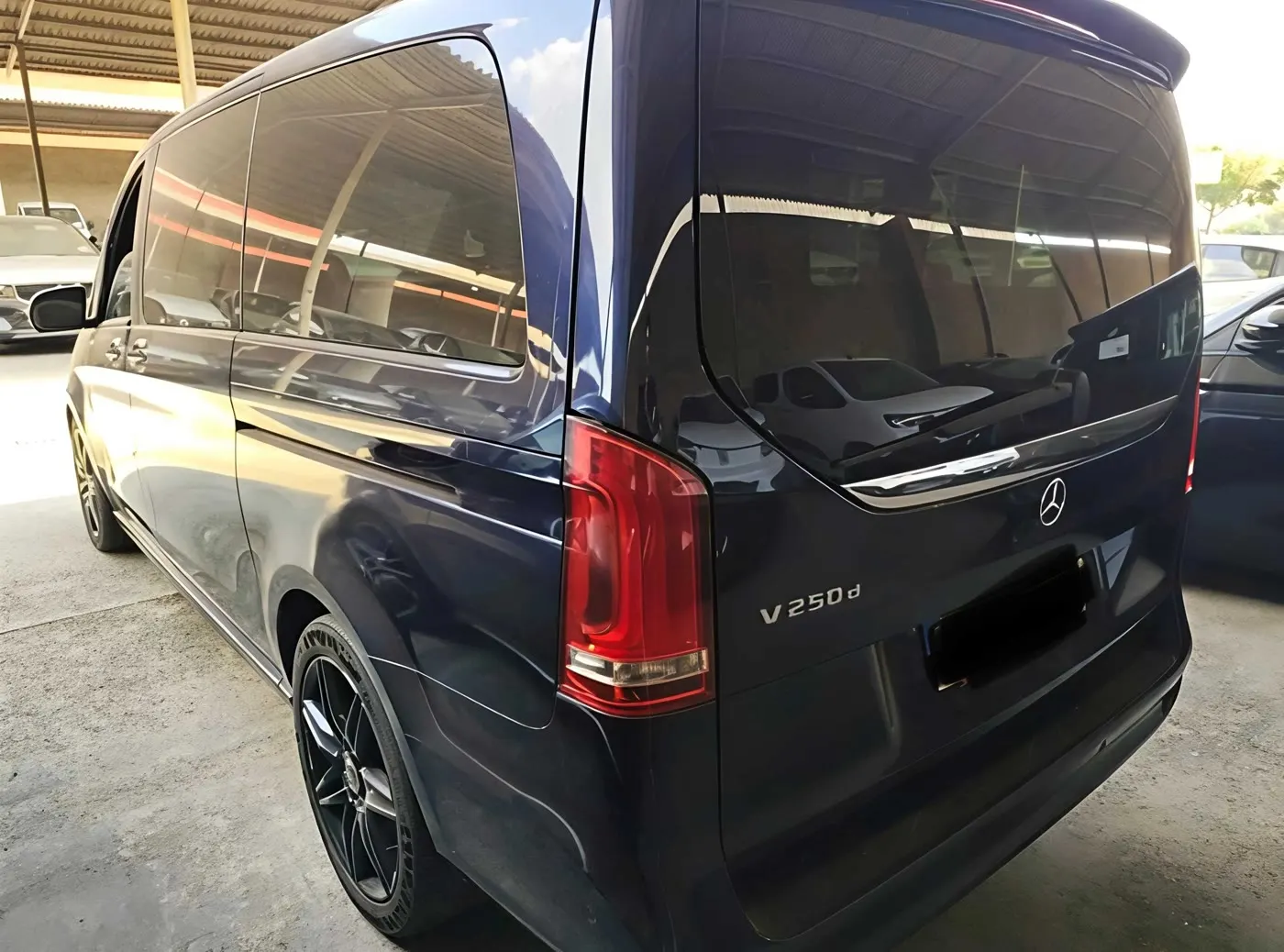 Mercedes-Benz V-Class AMG 250d Larga · 7 plazas · foto 3
