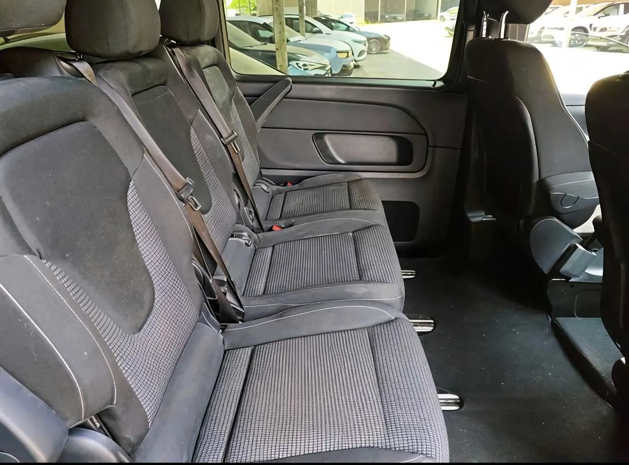 Mercedes-Benz V-Class AMG 250d Larga · 7 plazas · foto 6