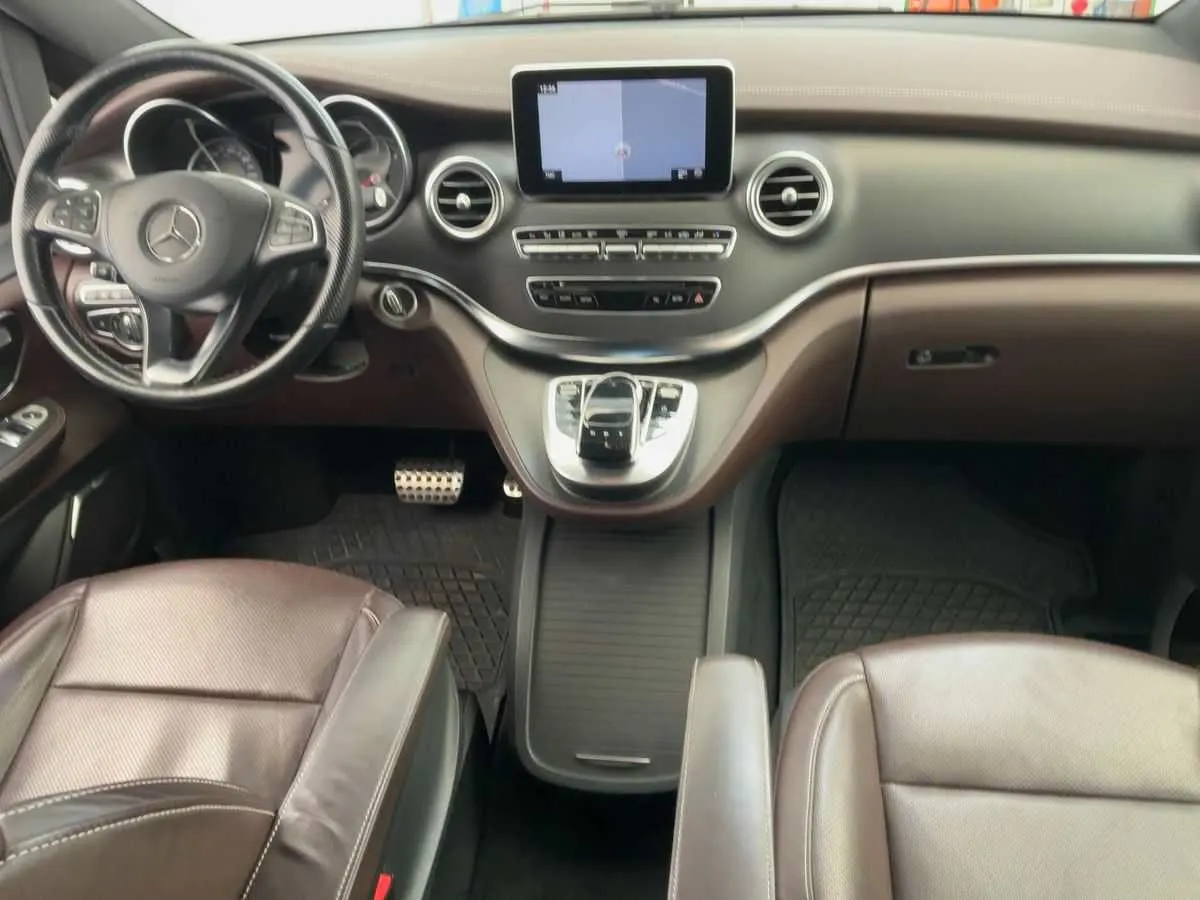 Mercedes-Benz V-Class Avantgarde · AMG · 4MATIC · foto 10