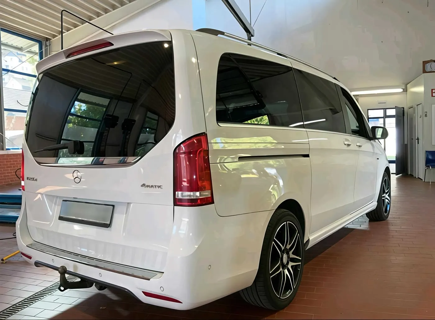 Mercedes-Benz V-Class AMG · Avantgarde · Techo · 4MATIC · foto 4