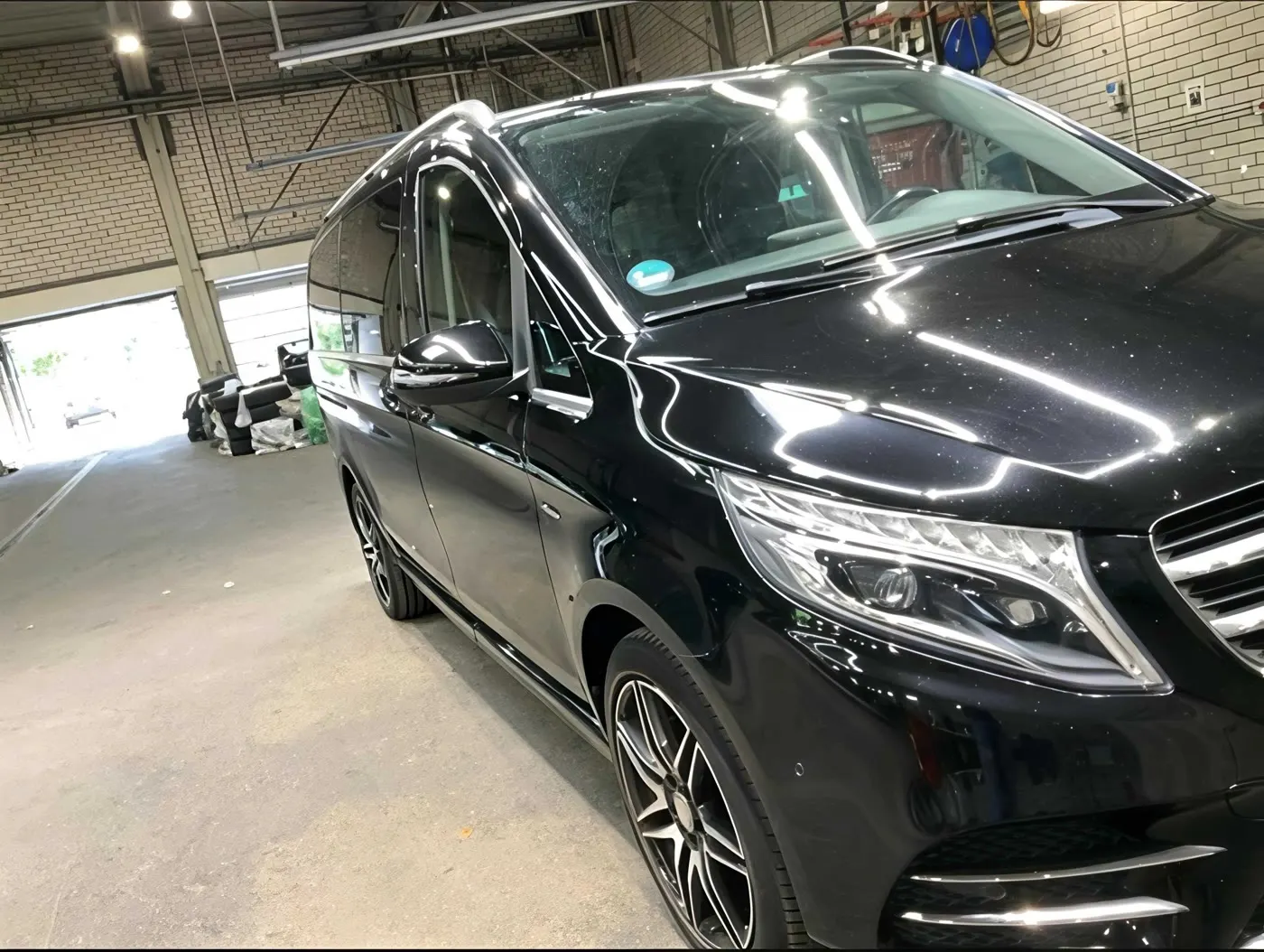 Mercedes-Benz V-Class V250 Avantgarde · AMG · Larga 6 plazas · foto 3