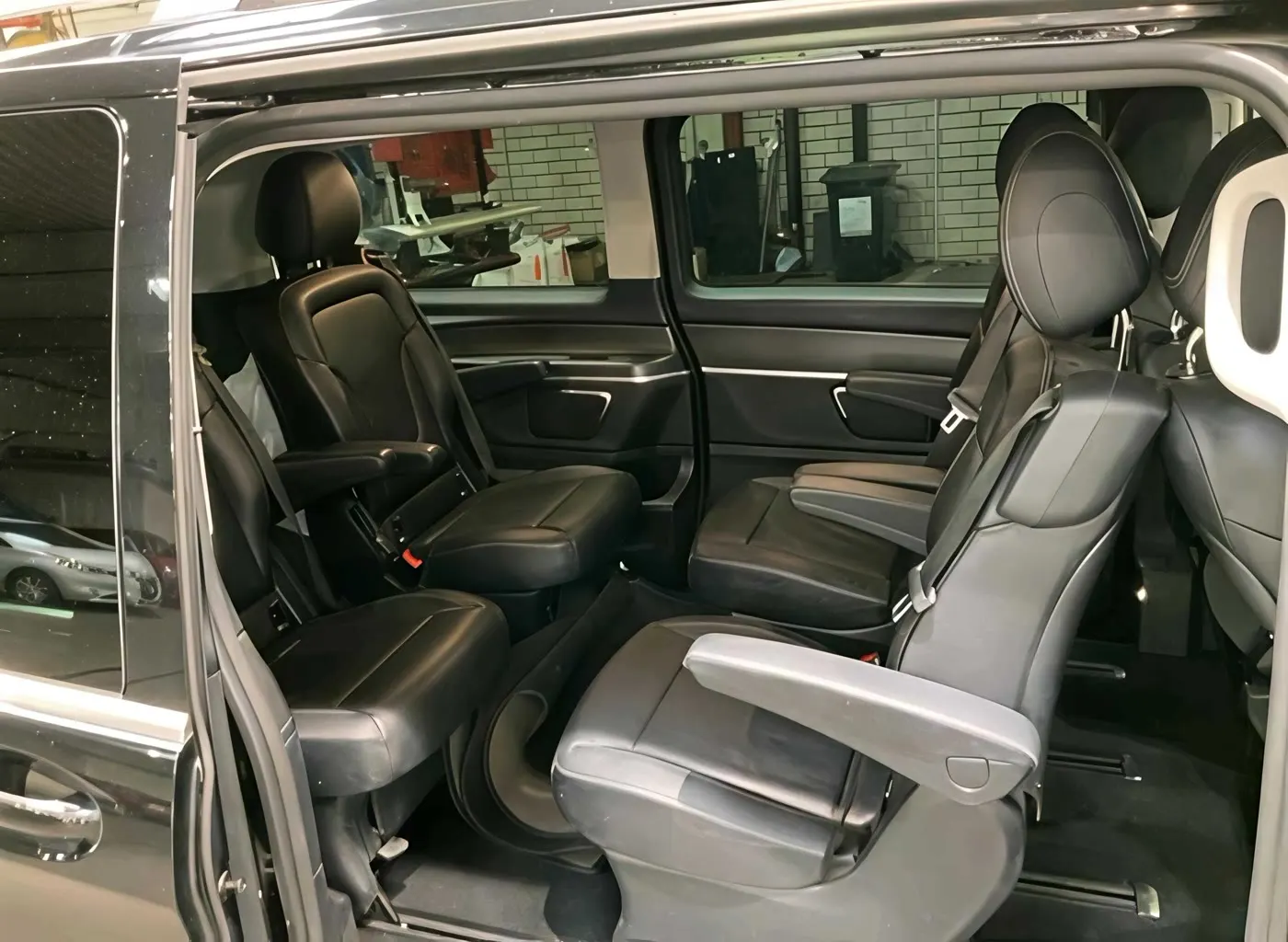 Mercedes-Benz V-Class V250 Avantgarde · AMG · Larga 6 plazas · foto 6