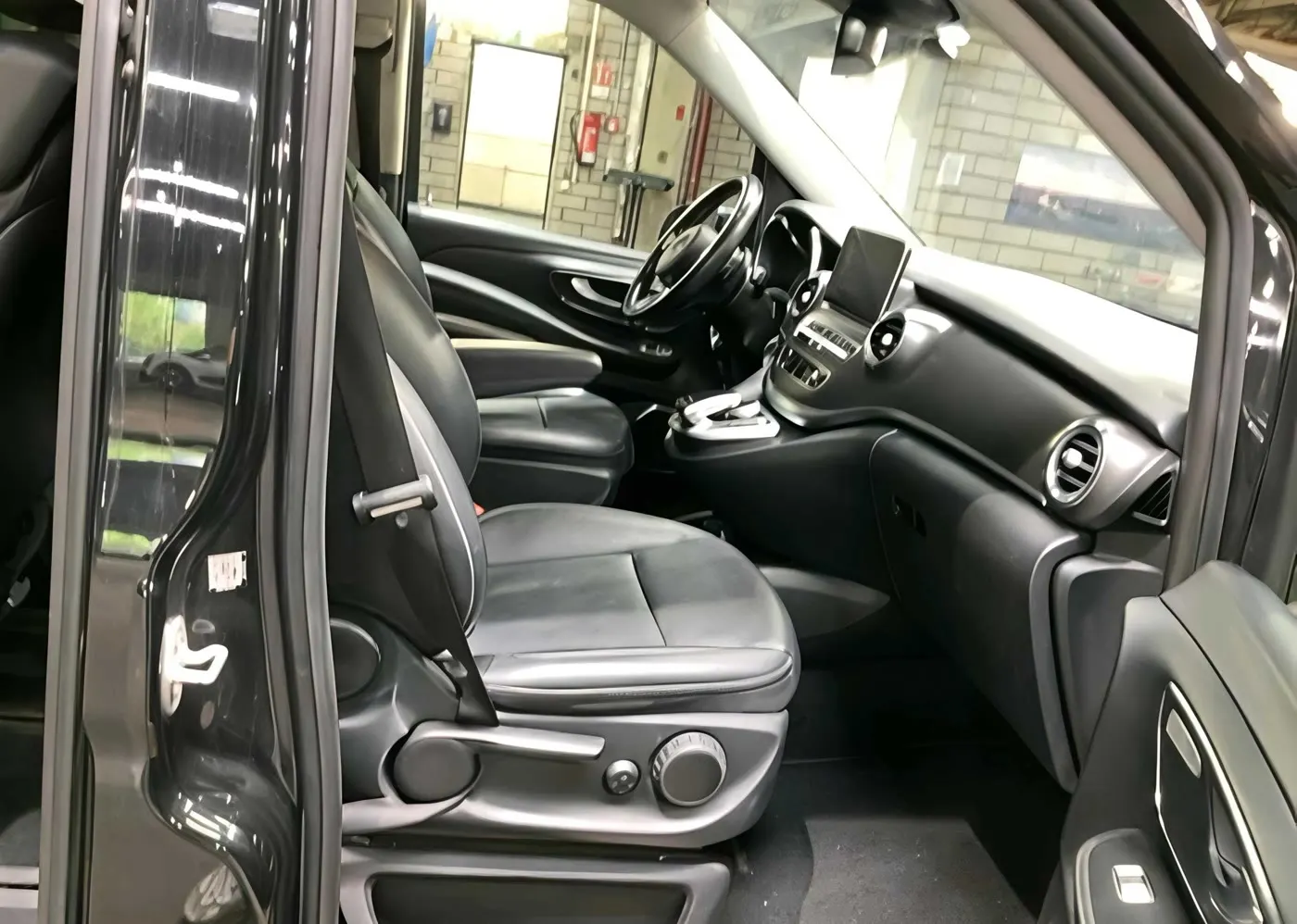 Mercedes-Benz V-Class V250 Avantgarde · AMG · Larga 6 plazas · foto 7