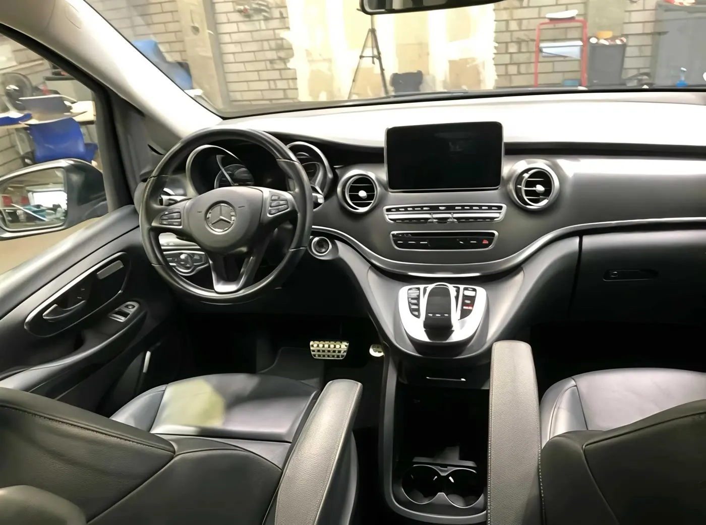 Mercedes-Benz V-Class V250 Avantgarde · AMG · Larga 6 plazas · foto 8