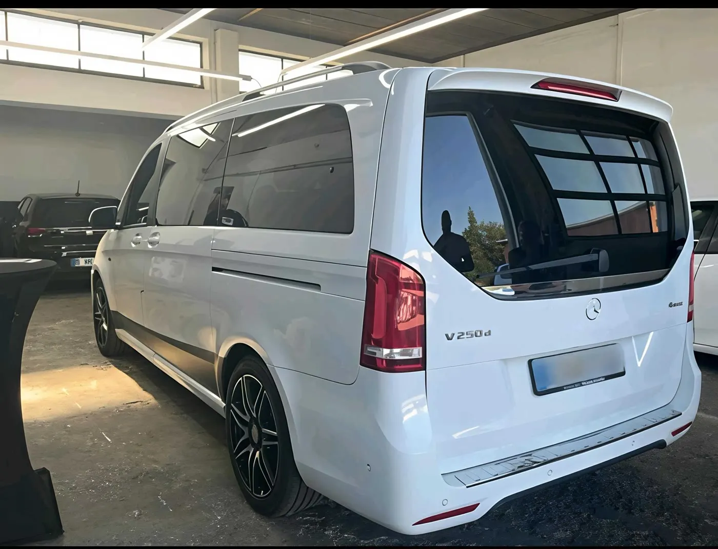 Mercedes-Benz V-Class AMG · Avantgarde Larga · Techo · 4MATIC · foto 3