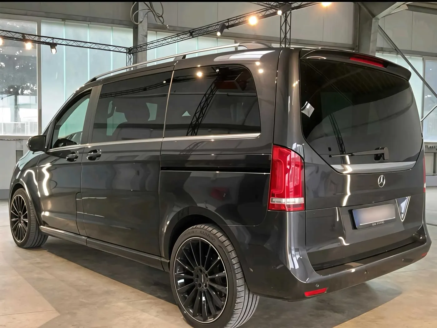 Mercedes-Benz V-Class V300 AMG · Avantgarde · 4MATIC · Kompakt · foto 2