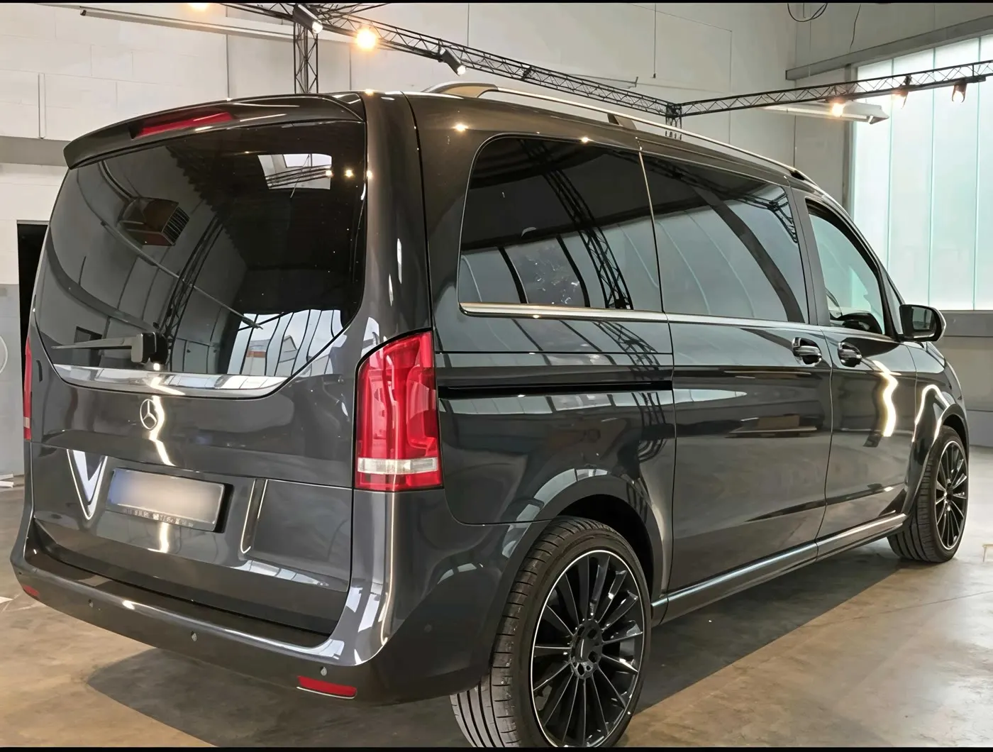 Mercedes-Benz V-Class V300 AMG · Avantgarde · 4MATIC · Kompakt · foto 3