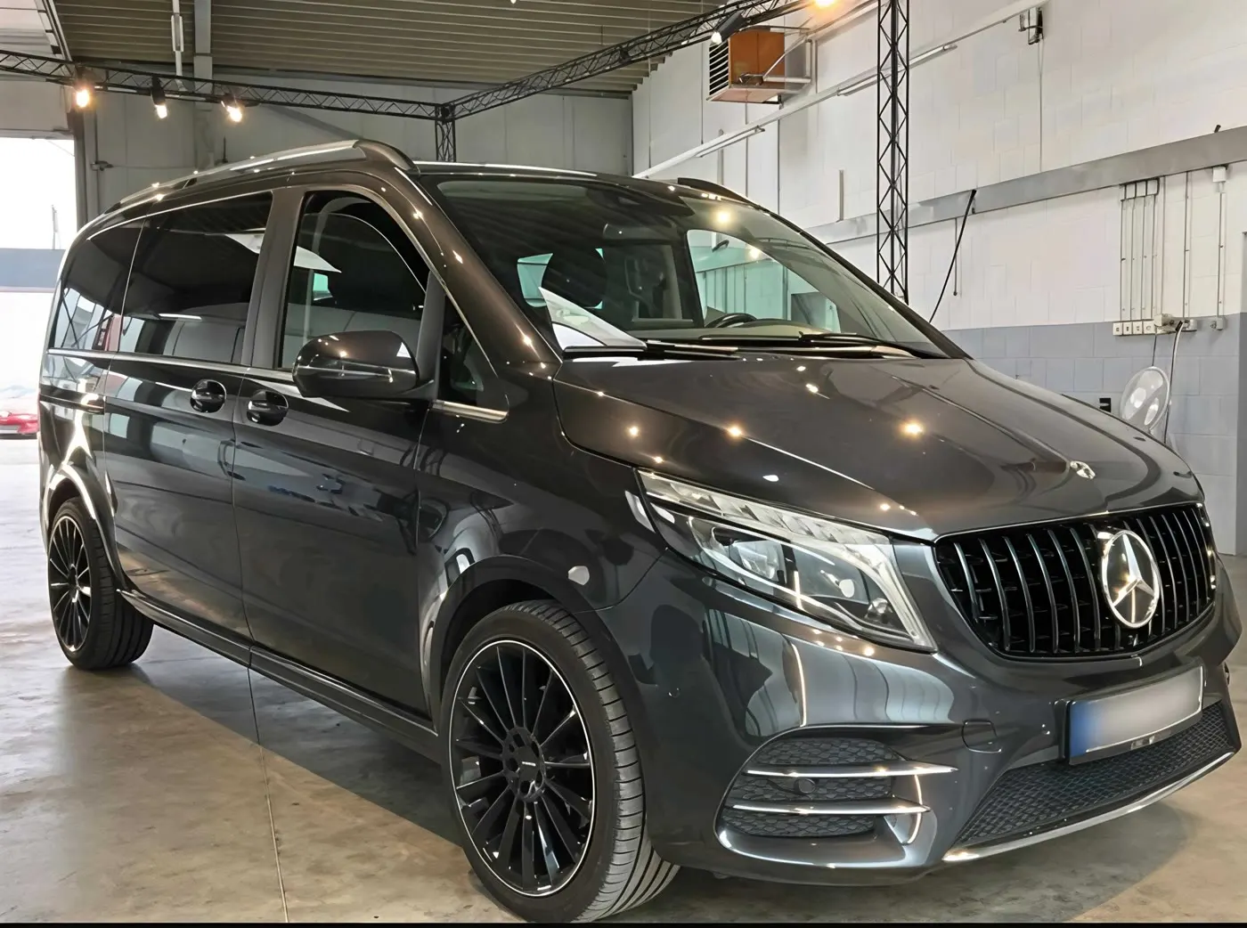Mercedes-Benz V-Class V300 AMG · Avantgarde · 4MATIC · Kompakt · foto 4