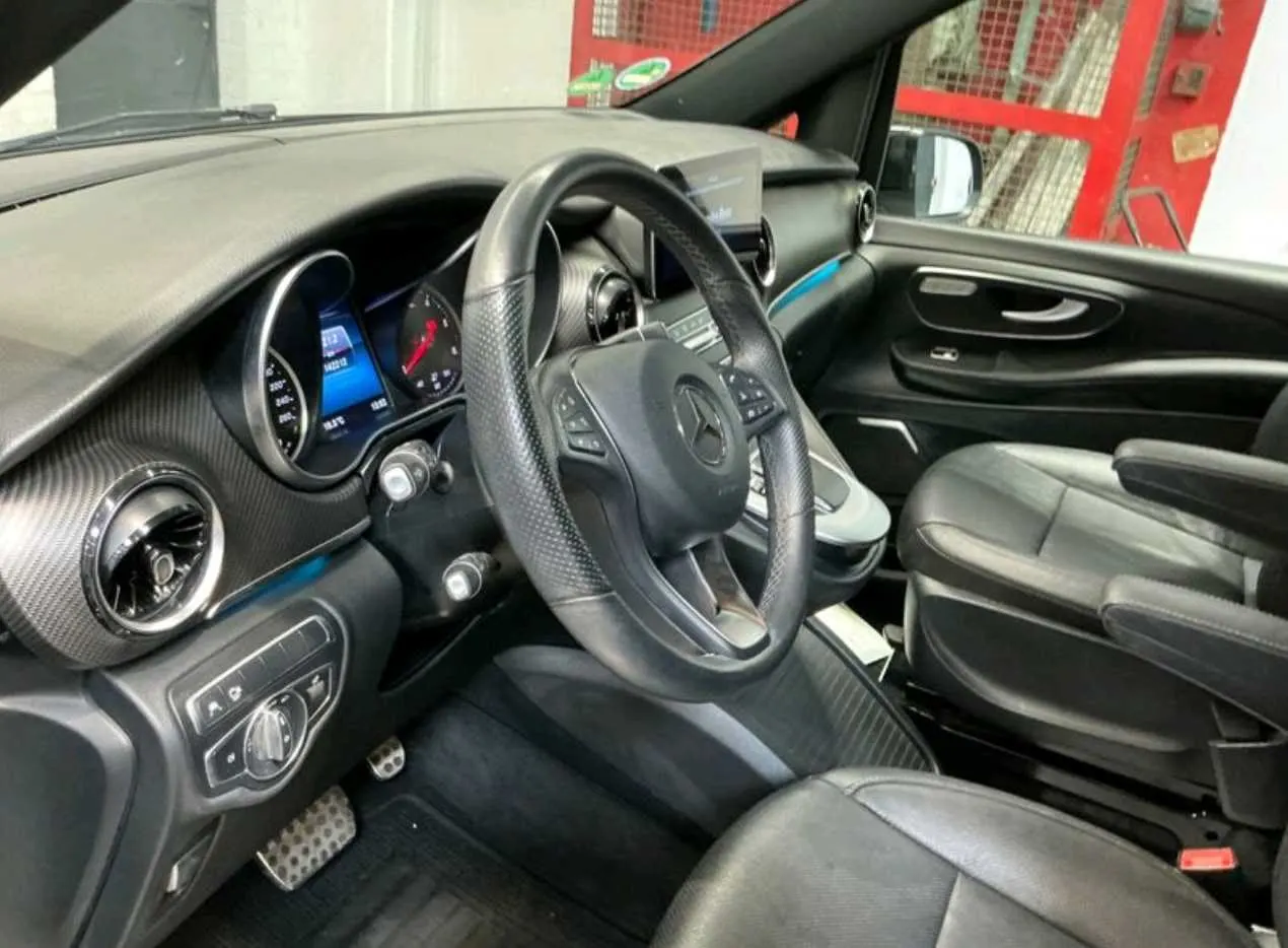 Mercedes-Benz V-Class AMG · Avantgarde · Kompakt 7 plazas · foto 11