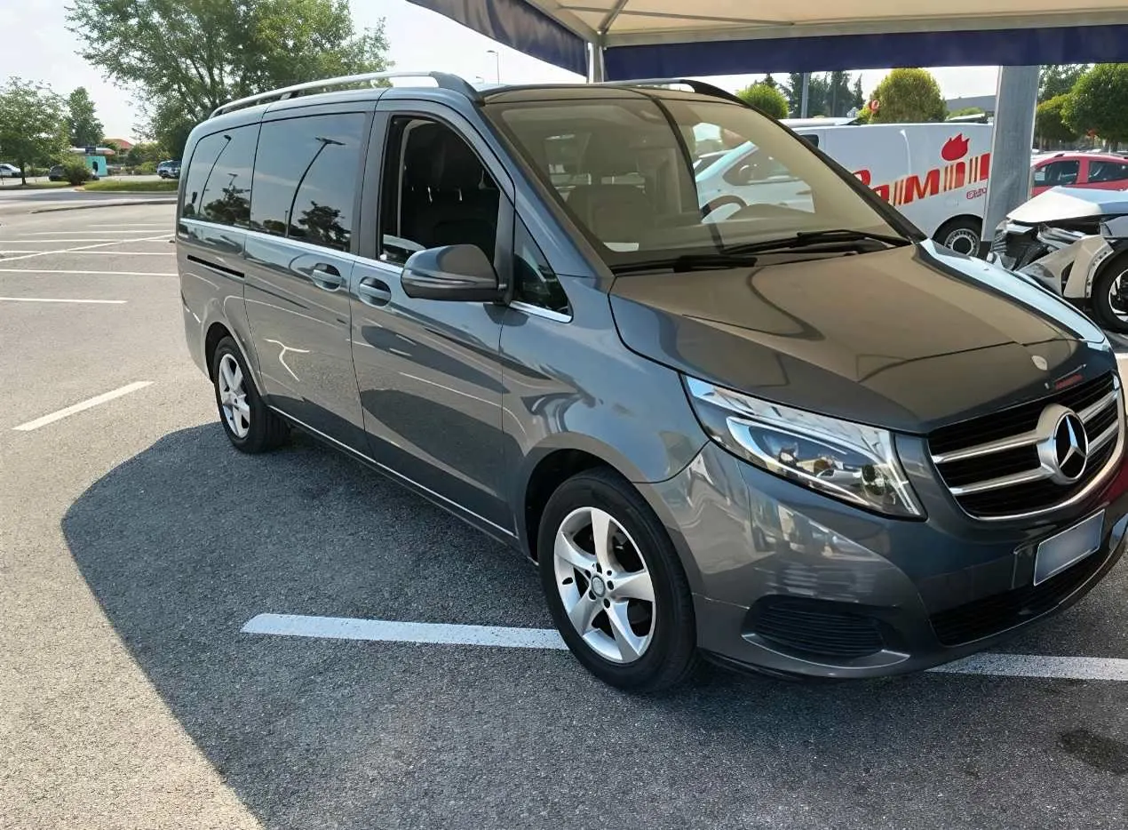 Mercedes-Benz V-Class Avantgarde Larga · 7 plazas · foto 3