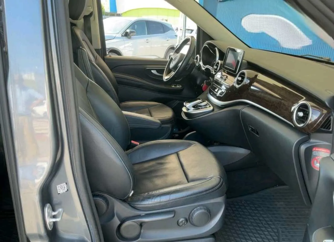 Mercedes-Benz V-Class Avantgarde Larga · 7 plazas · foto 8