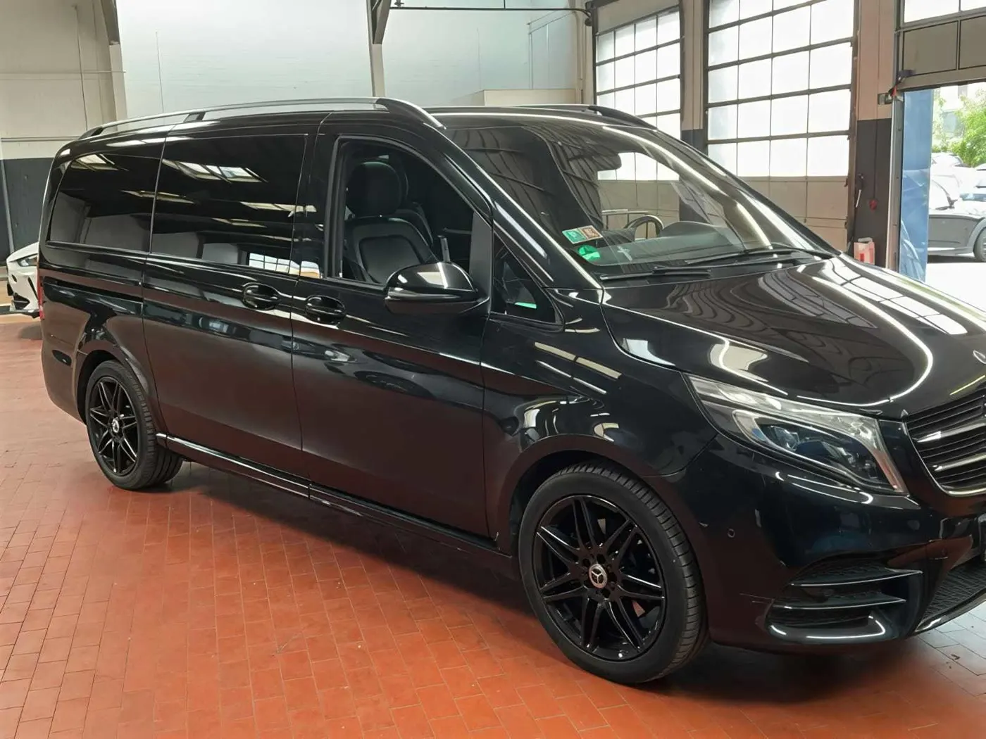 Mercedes-Benz V-Class Avantgarde · AMG · foto 4