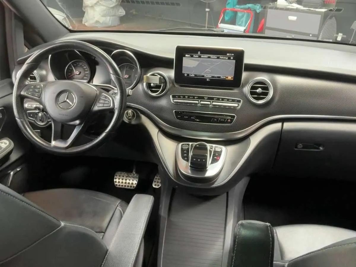 Mercedes-Benz V-Class Avantgarde · AMG · foto 7