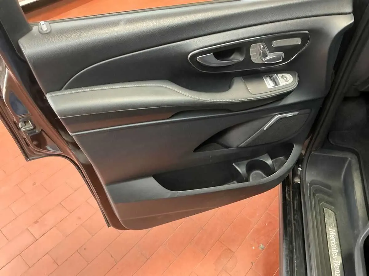 Mercedes-Benz V-Class Avantgarde · AMG · foto 10