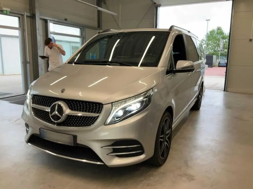 Mercedes-Benz V-Class Avantgarde · AMG · 4MATIC · Larga