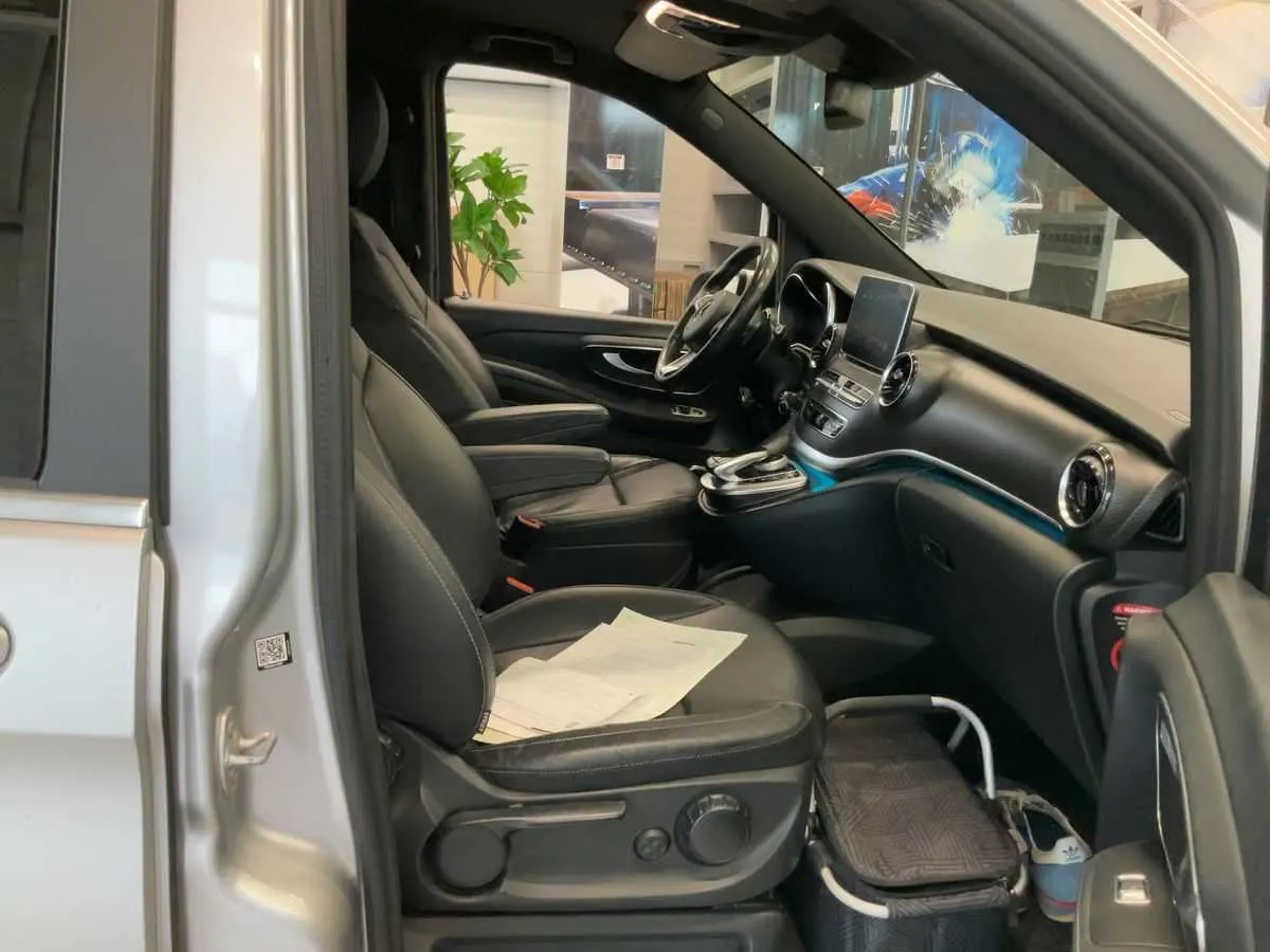 Mercedes-Benz V-Class Avantgarde · AMG · 4MATIC · Larga · foto 6