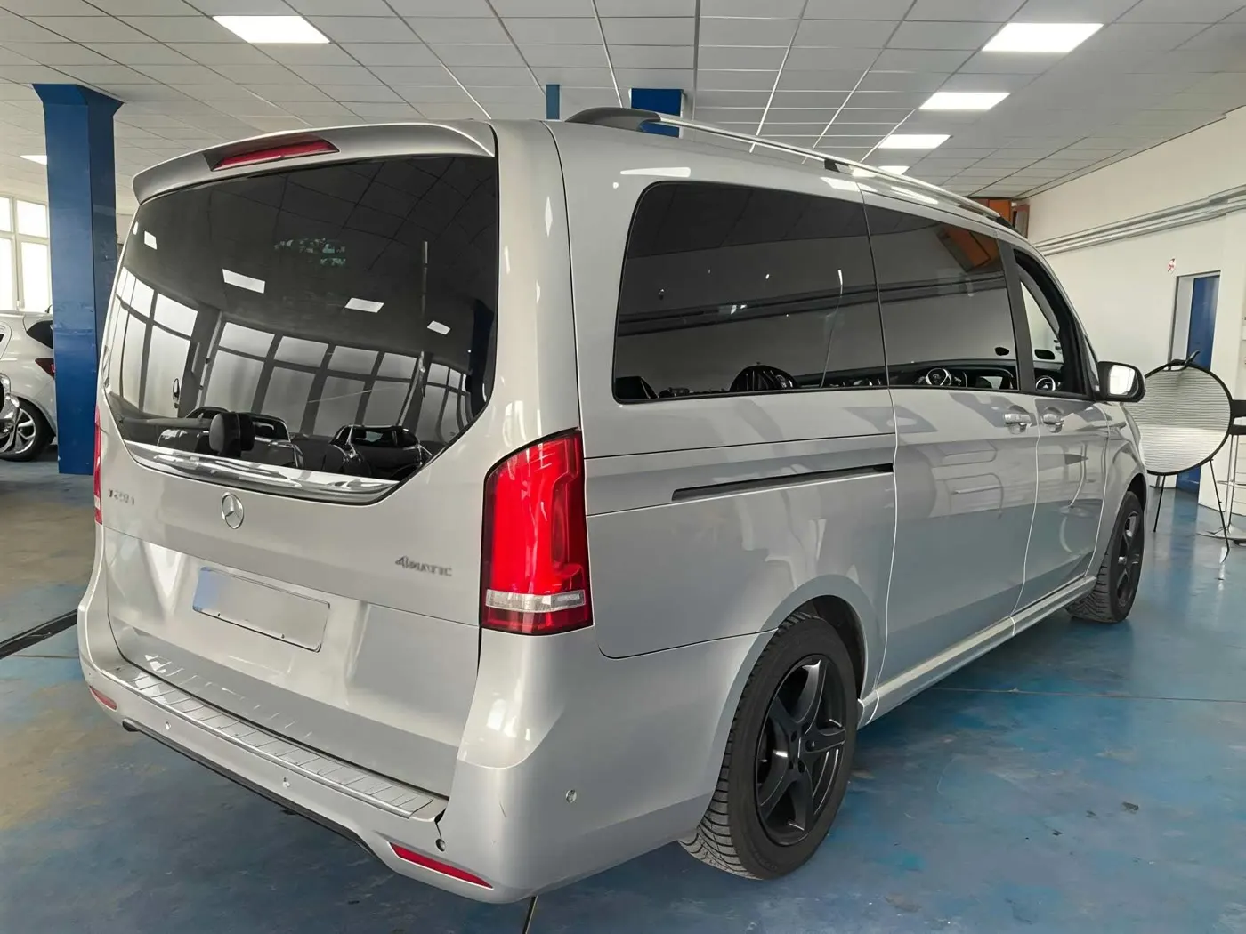 Mercedes-Benz V-Class AMG · 4MATIC · foto 2