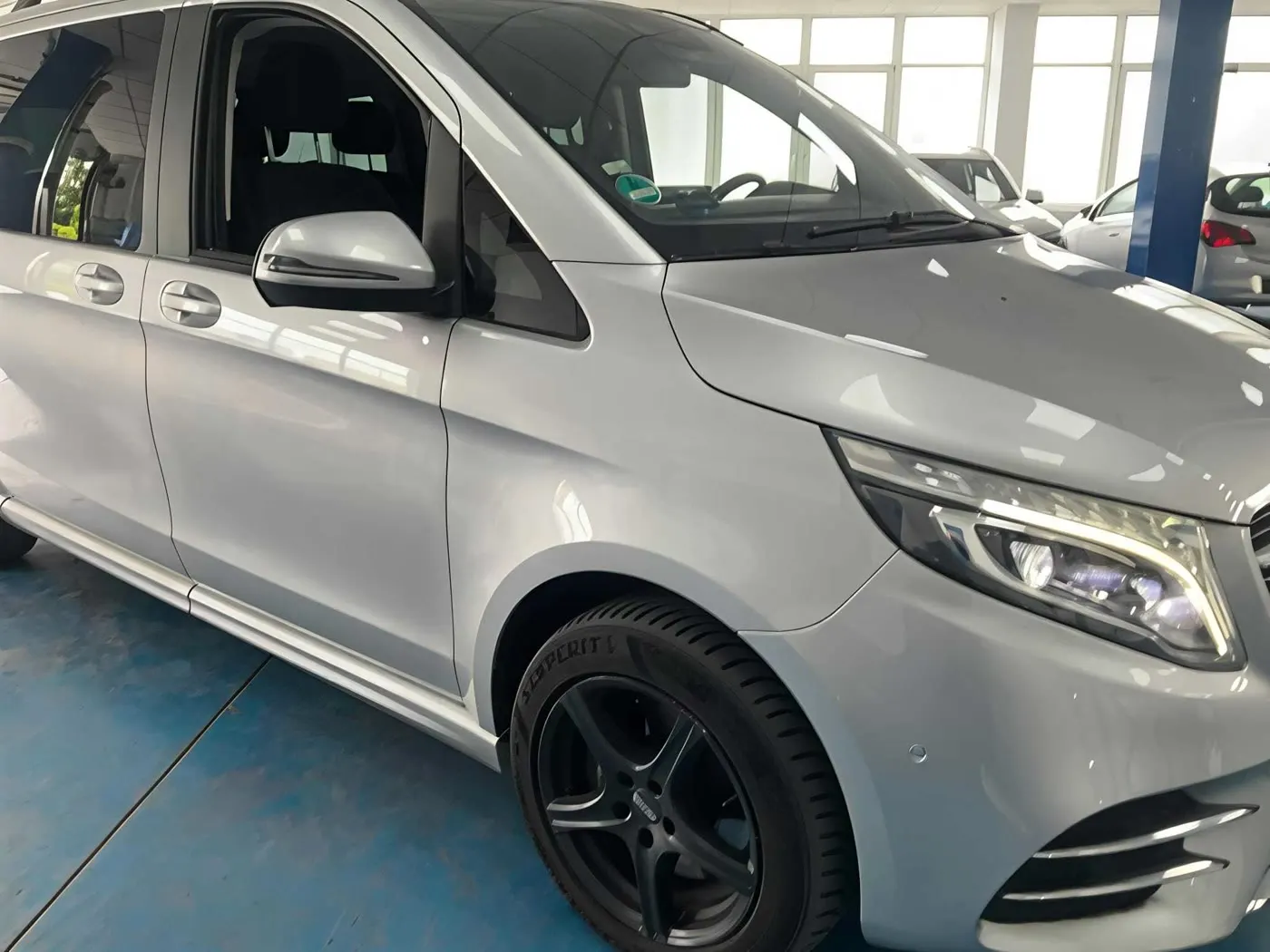 Mercedes-Benz V-Class AMG · 4MATIC · foto 3