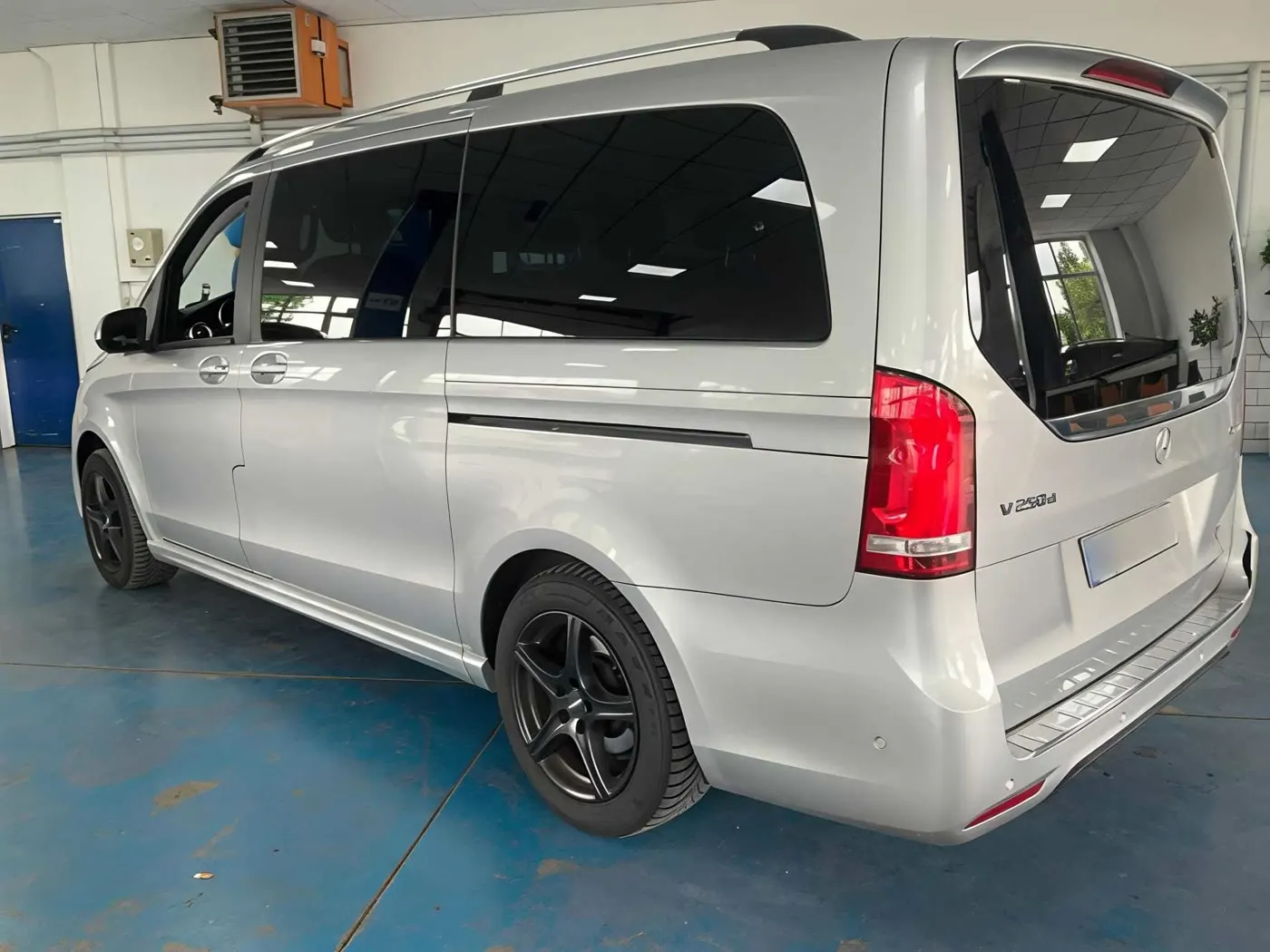 Mercedes-Benz V-Class AMG · 4MATIC · foto 4