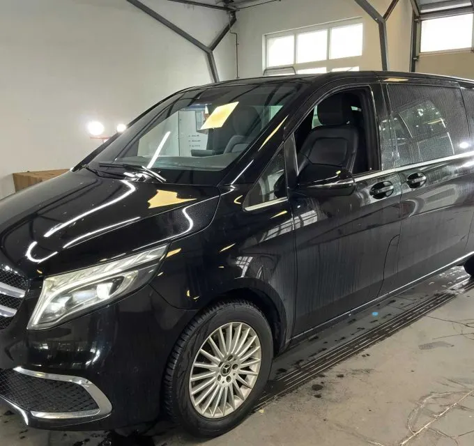 Mercedes-Benz V-Class Avantgarde · 8 plazas